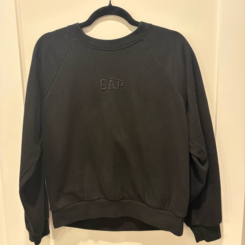 GAP black Crewneck Sweater